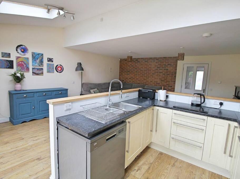 West End House • Sleeps 8 *