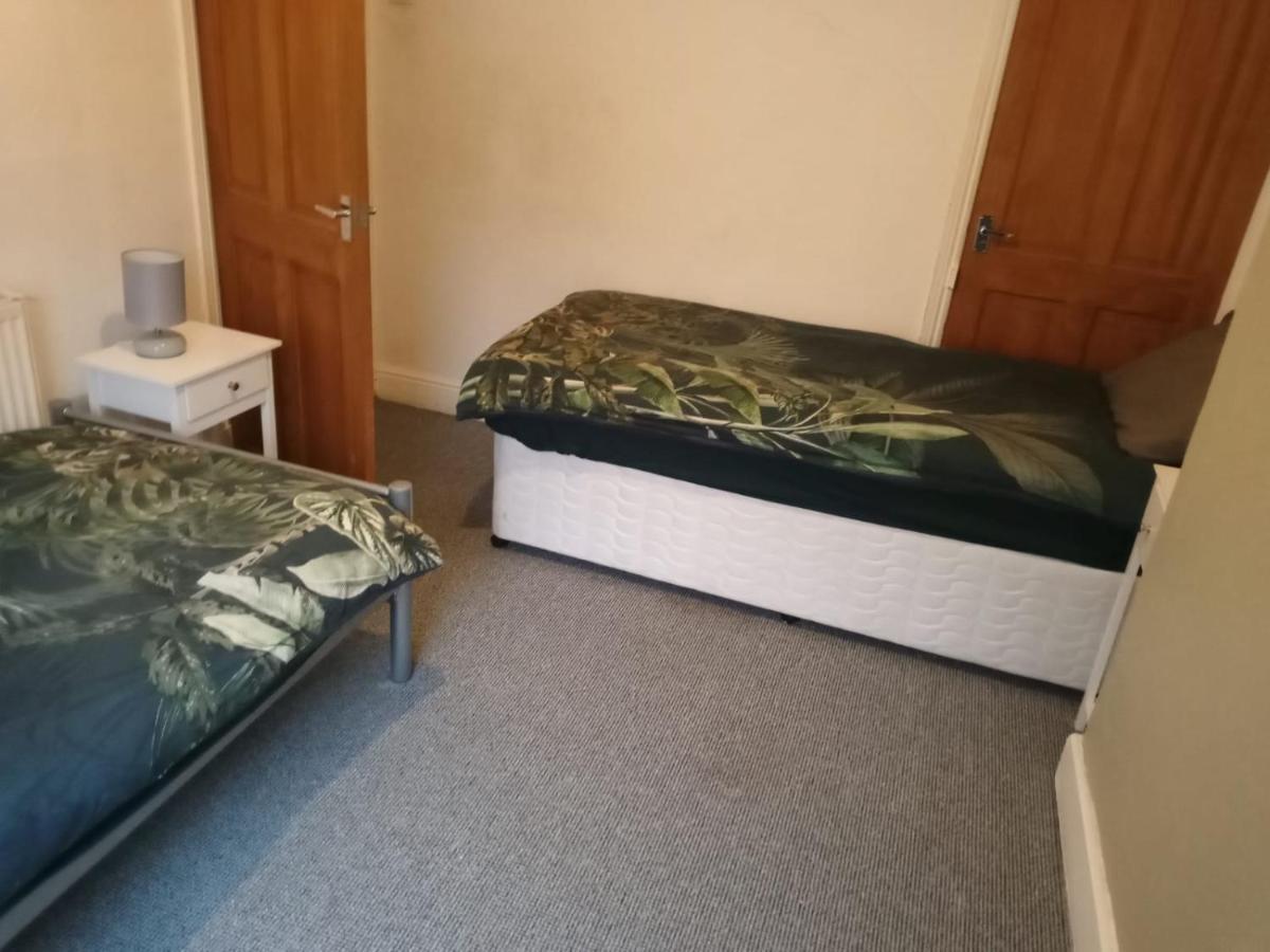 Holiday home Knighton House