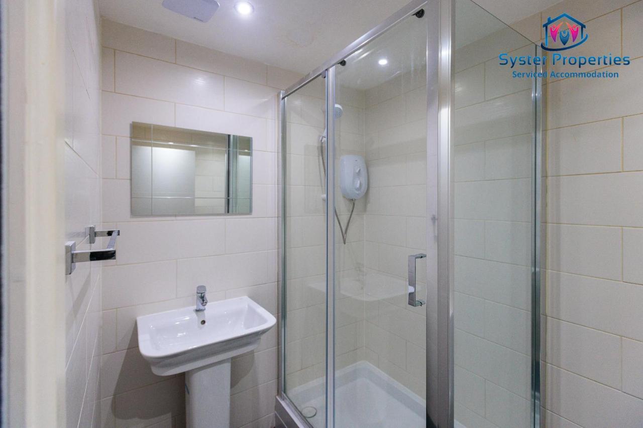 Syster Serviced 5 Bedroom House Glen View