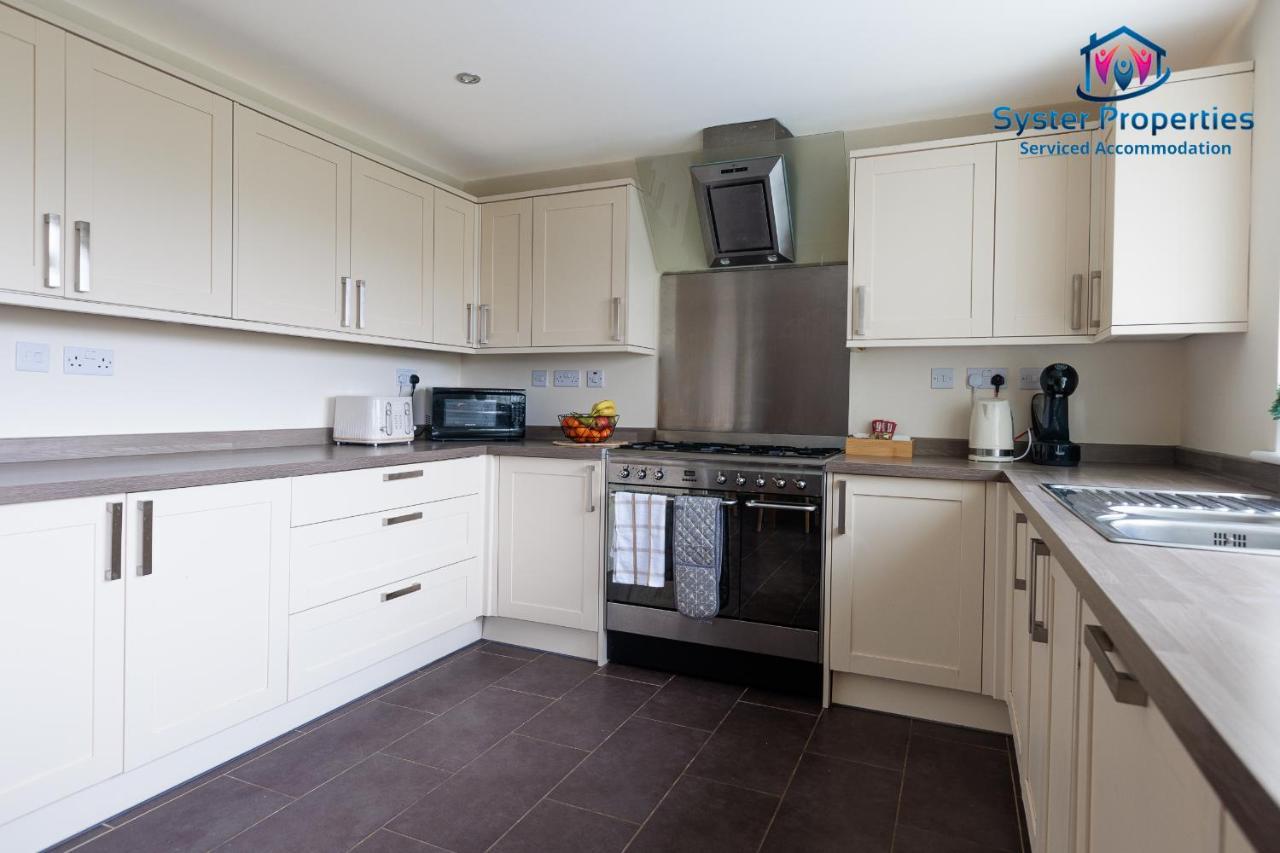Syster Serviced 5 Bedroom House Glen View *
