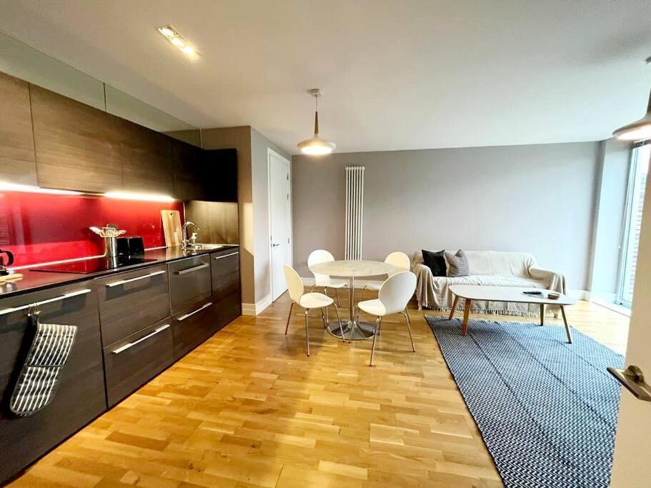 Apartment With Terrace Leicester
