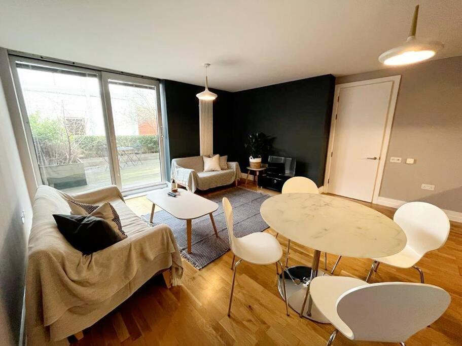 With Terrace Apartment *