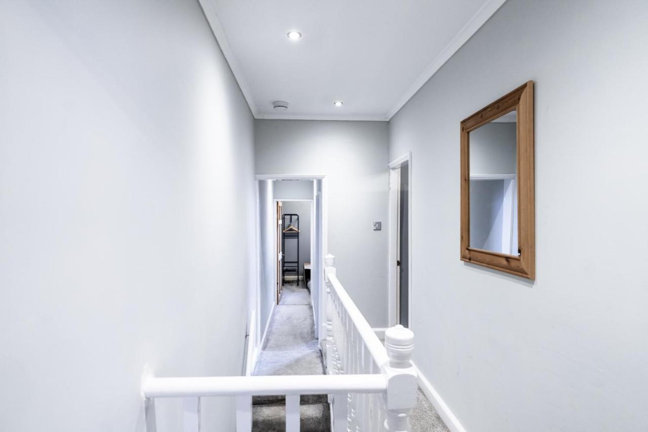 Merton House - Entire Modern Centre Holiday home *