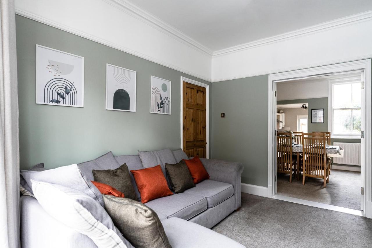 Merton House - Entire Modern Centre *