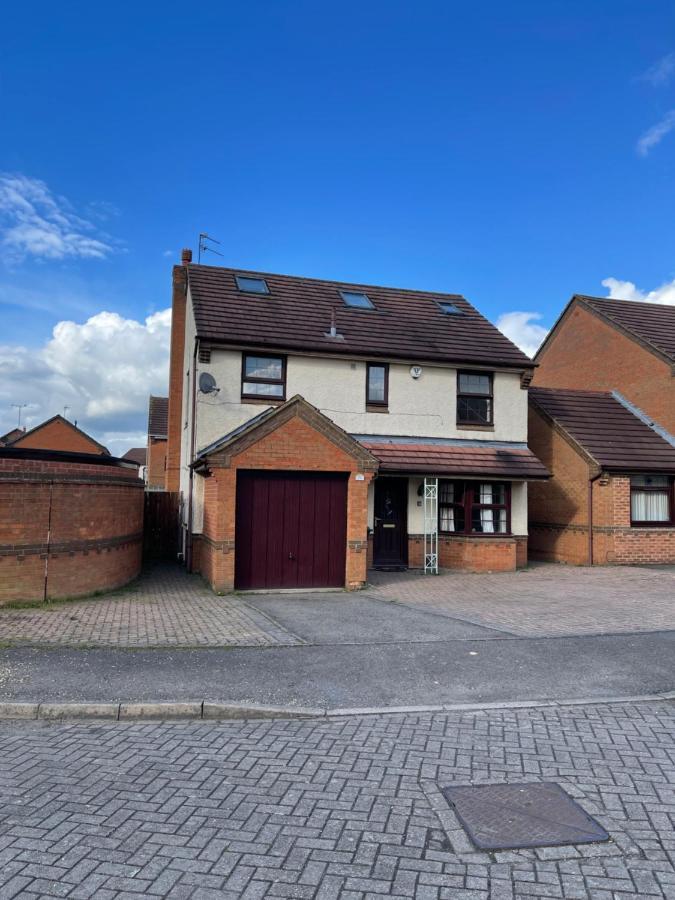 Holiday home Large, Quiet, Sleeps 16, 4 Bathrooms, Parking, *
