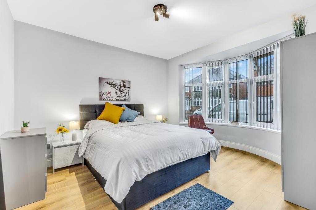 Classic 2 Bed Flat In Leicester, Sleeps Up To 6 Apartment Leicester