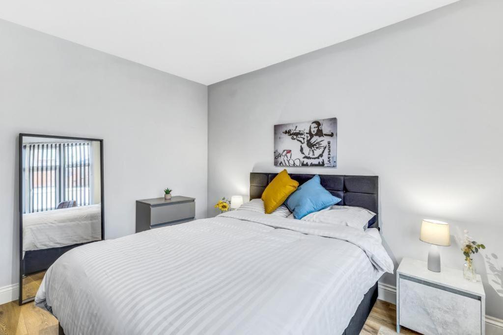 Classic 2 Bed Flat In Leicester, Sleeps Up To 6 Leicester
