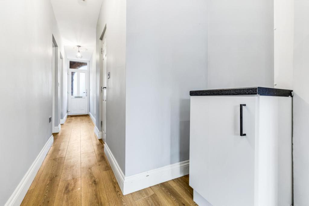 Classic 2 Bed Flat In Leicester, Sleeps Up To 6 Apartment