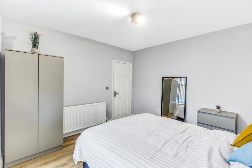 Apartment Classic 2 Bed Flat In Leicester, Sleeps Up To 6 Leicester