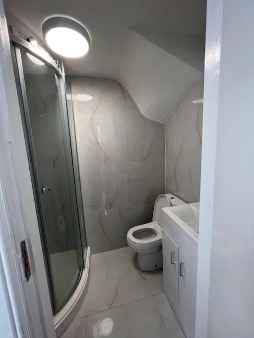 Burleigh House - 3 Bed House