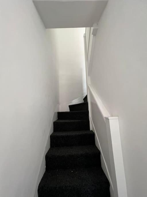Burleigh House - 3 Bed House