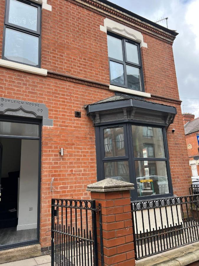 Burleigh House - 3 Bed House *