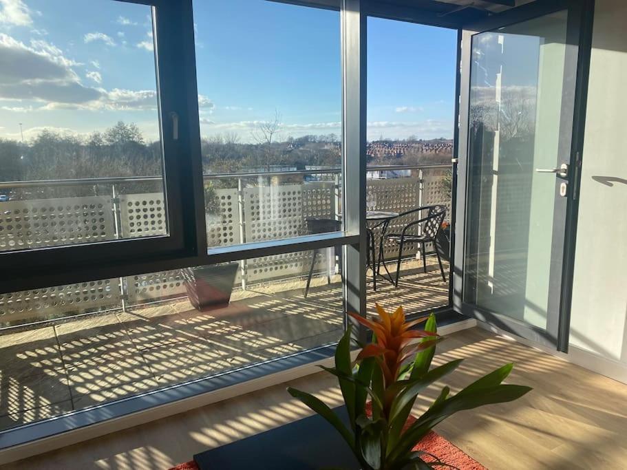 Apartment The Olive Tree With Balcony And Parking Leicester