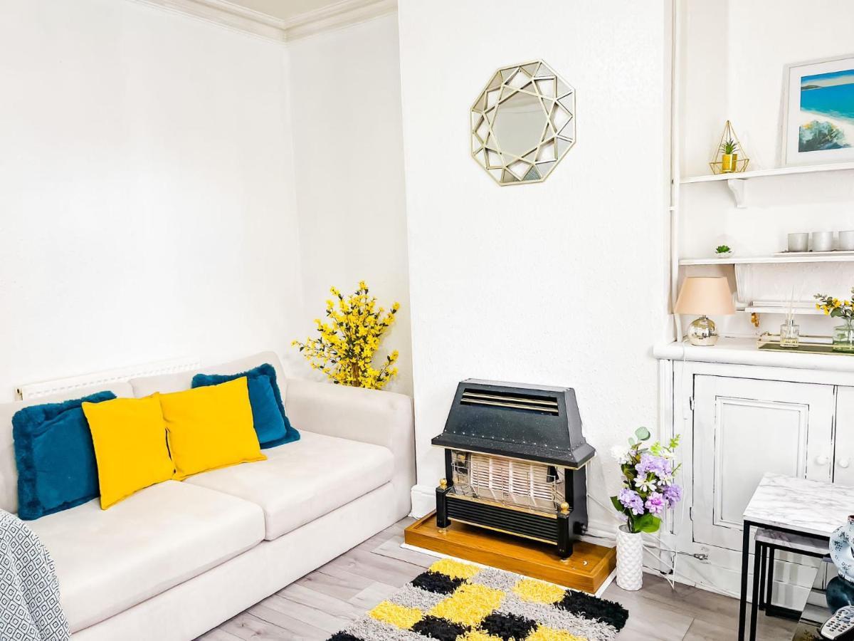 Apartment Beautiful 2 Bedroom House - Free Parking - Lt House