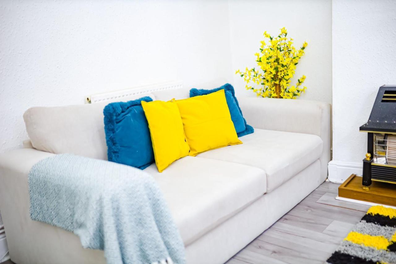 Beautiful 2 Bedroom House - Free Parking - Lt House