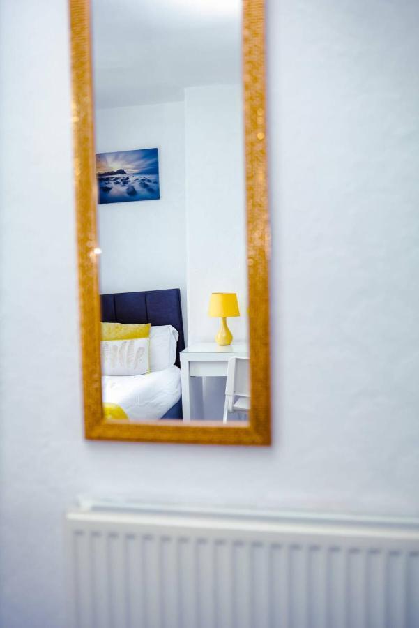 Beautiful 2 Bedroom House - Free Parking - Lt House Apartment *