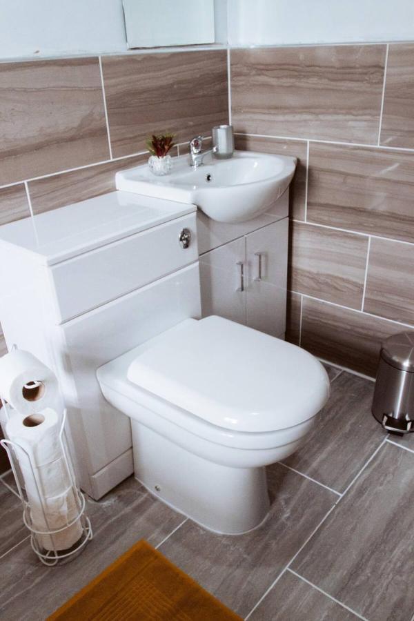 Apartment Beautiful 2 Bedroom House - Free Parking - Lt House