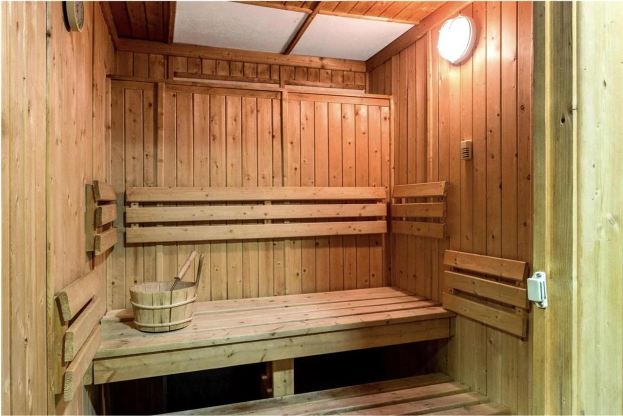 Luxury With Sauna Gym And Pool In Leicester