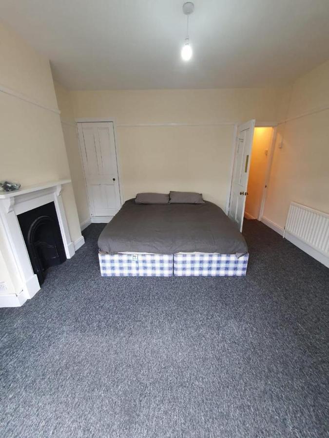 Acomodação com café da manhã  2 Bedroom House - Hopefield Road *