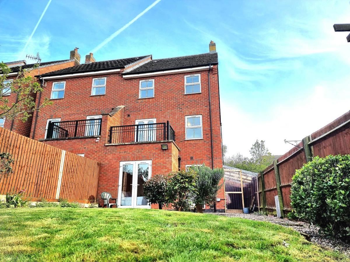 Holiday home Large House With Free Parking And Long Offers Leicester