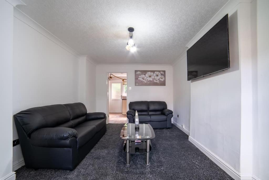 Cheerful 3 Bedroom Family With Parking Holiday home *
