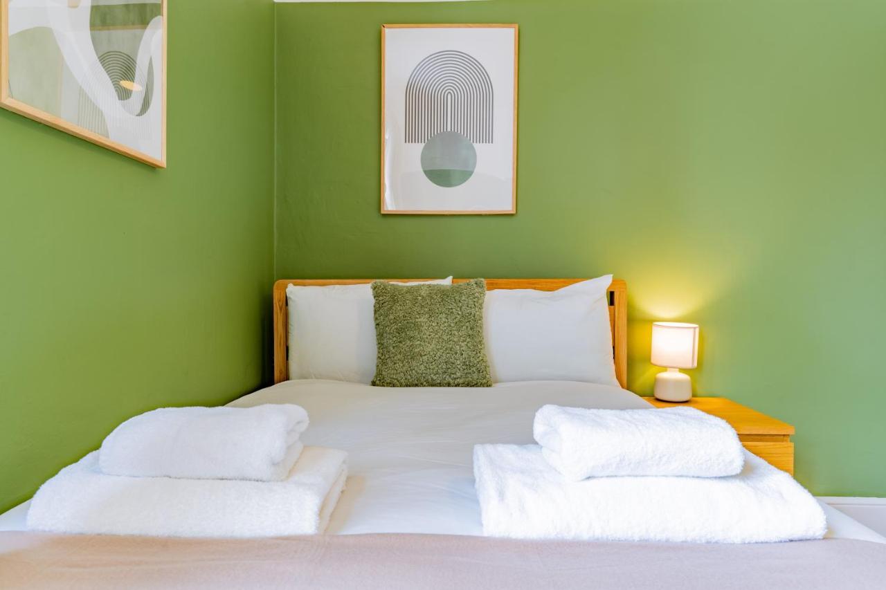 Monthly Discounts,10 Guests, Business