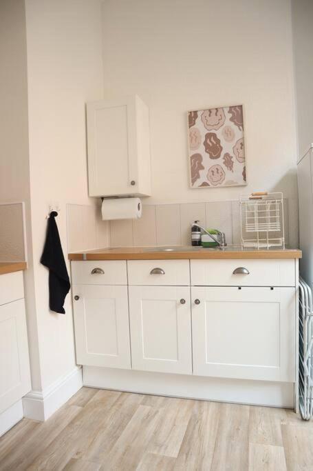 Spacious 1 Bedroom * Leicester