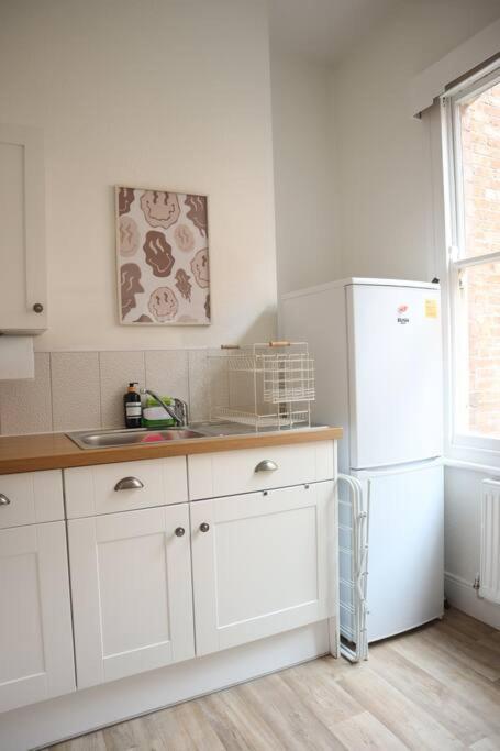 Spacious 1 Bedroom Leicester