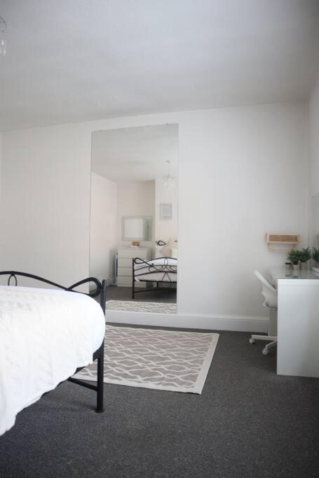 Spacious 1 Bedroom *