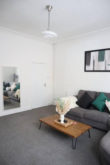 Apartment Spacious 1 Bedroom