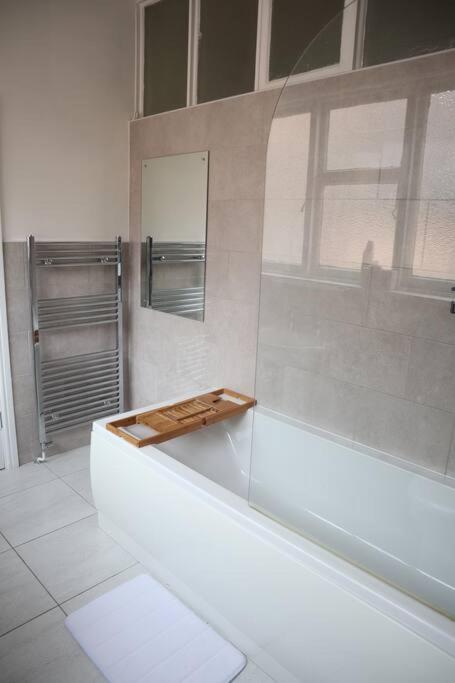 Spacious 1 Bedroom Leicester