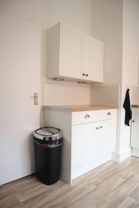Apartment Spacious 1 Bedroom *
