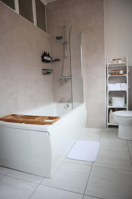 Spacious 1 Bedroom Apartment