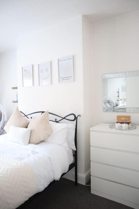 Spacious 1 Bedroom *