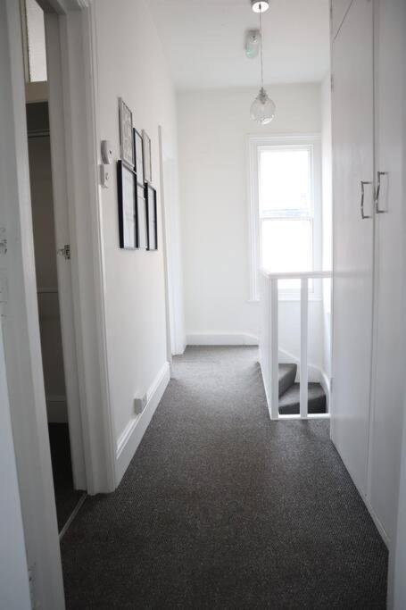 Spacious 1 Bedroom Leicester