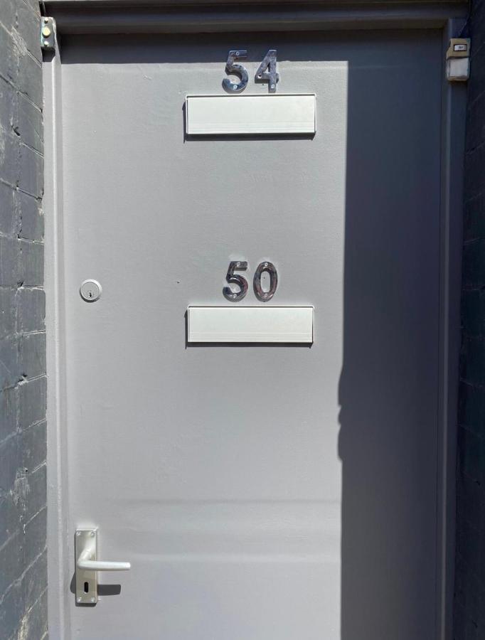 Apartment Spacious 1 Bedroom *