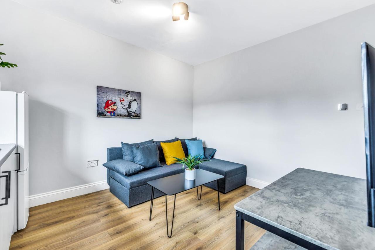 Superb 2 Bedroom Flat Le2, Sleeps Up To 5 Apartment *