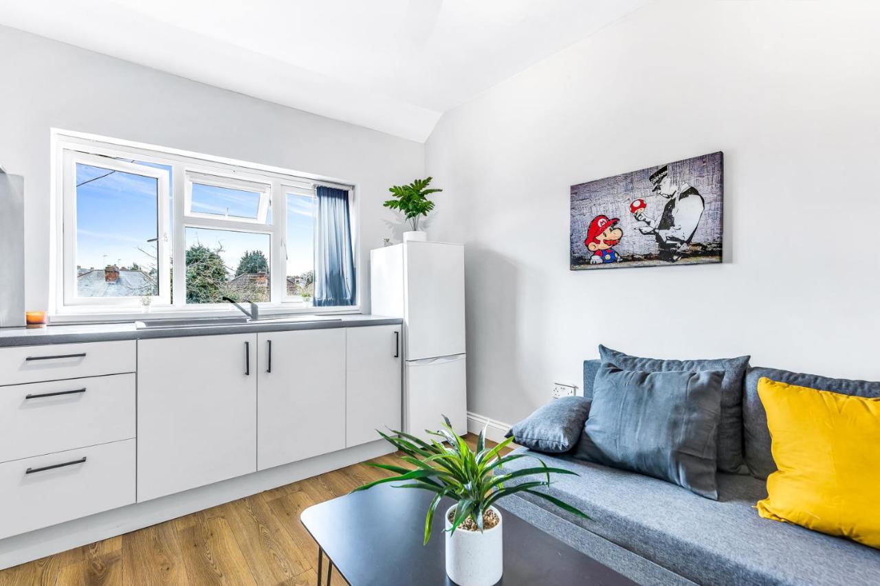 Superb 2 Bedroom Flat Le2, Sleeps Up To 5 *