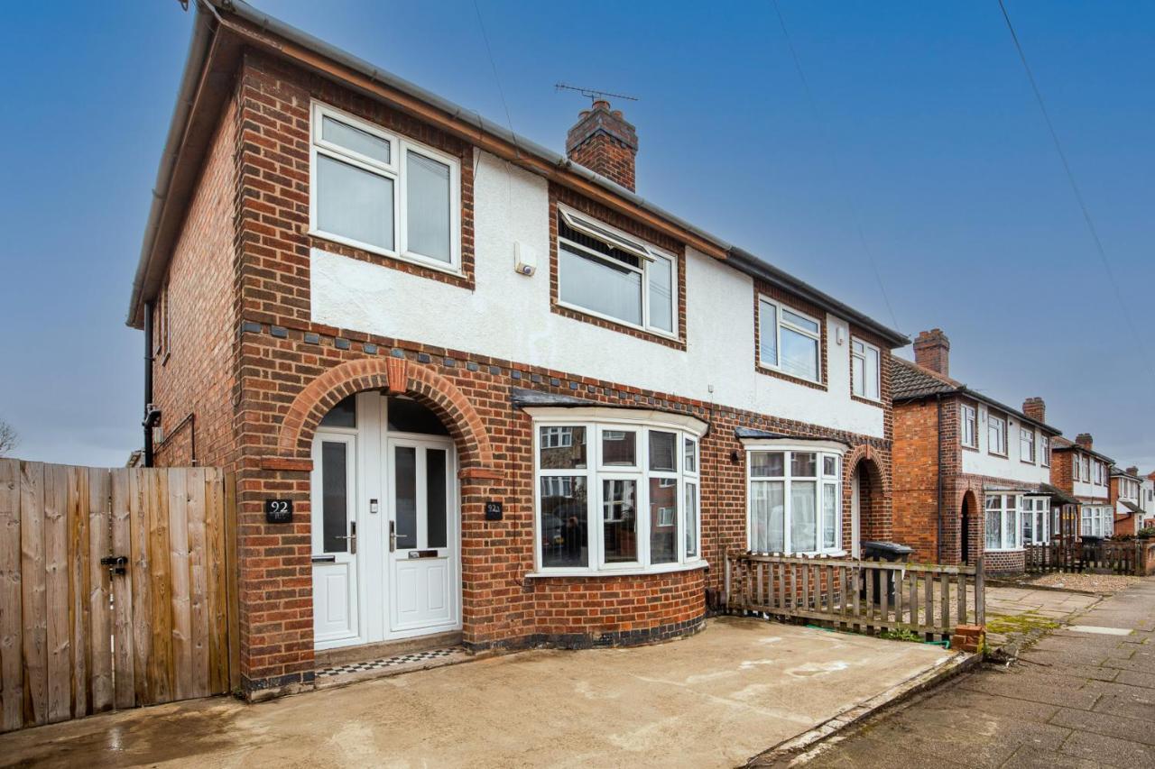 Superb 2 Bedroom Flat Le2, Sleeps Up To 5 *
