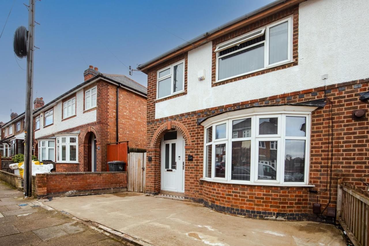Superb 2 Bedroom Flat Le2, Sleeps Up To 5 Apartment