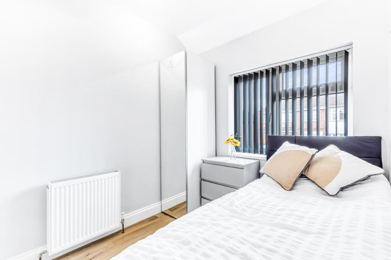 Apartment Superb 2 Bedroom Flat Le2, Sleeps Up To 5 *