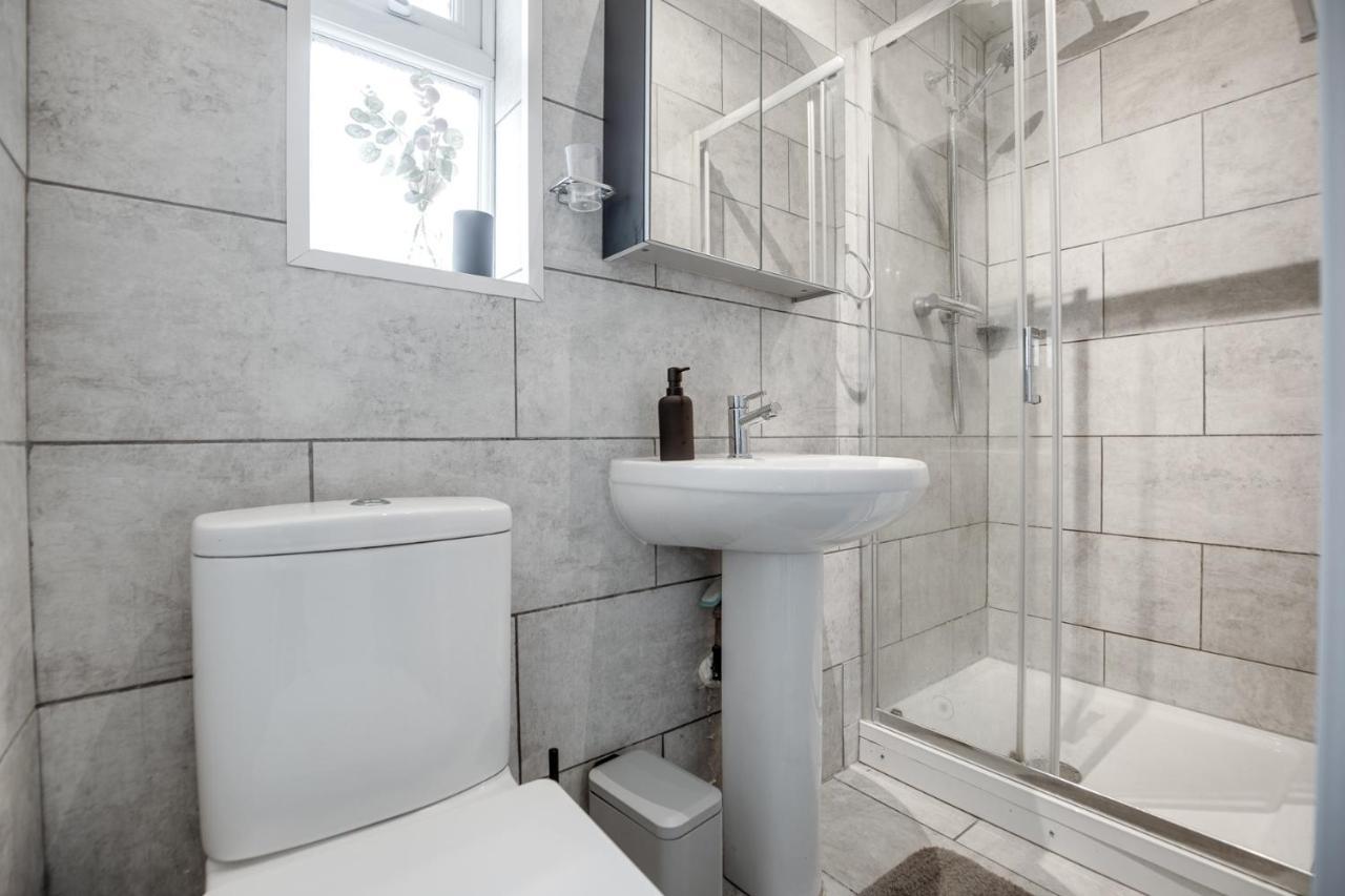 Superb 2 Bedroom Flat Le2, Sleeps Up To 5