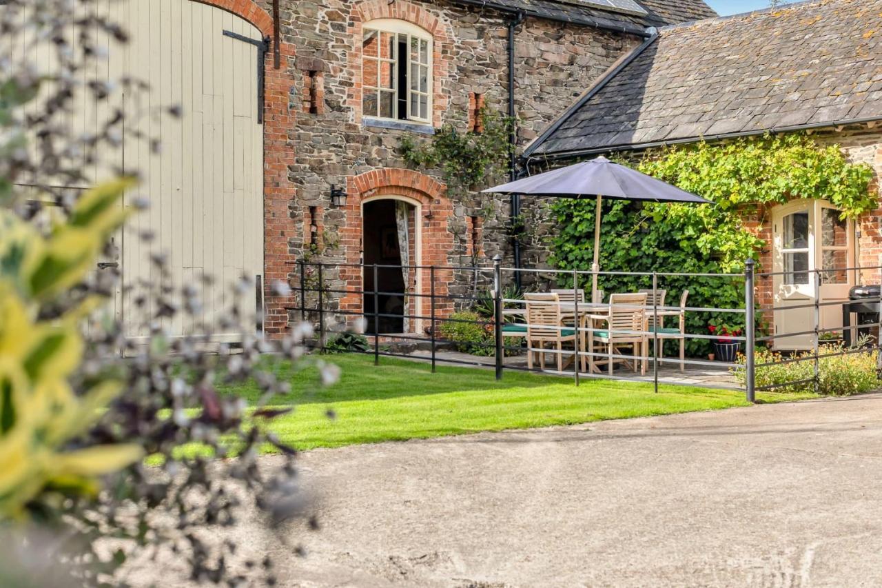 Horseshoe Farm With Hot Tub *
