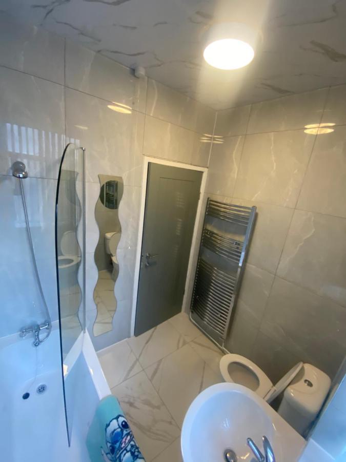 Guest house Luxury Fully Furnished Bedrooms