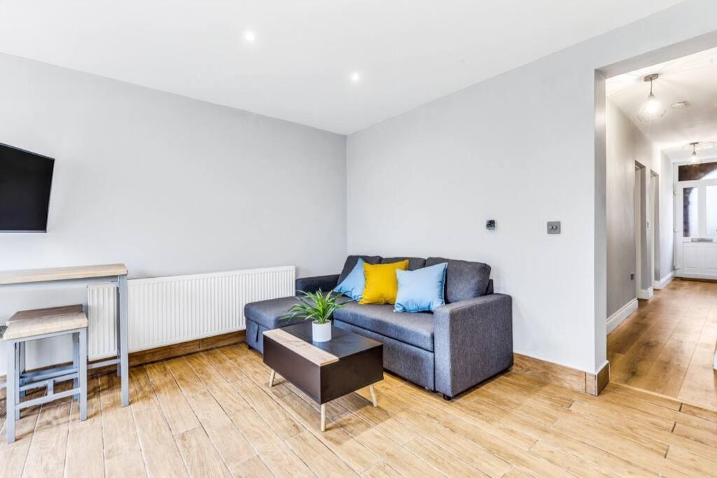 Apartment Amazing 2 Bedroom , Ground Floor ,garden ,free Wi-fi , Free Parking ,sleeps Up To 6 Leicester