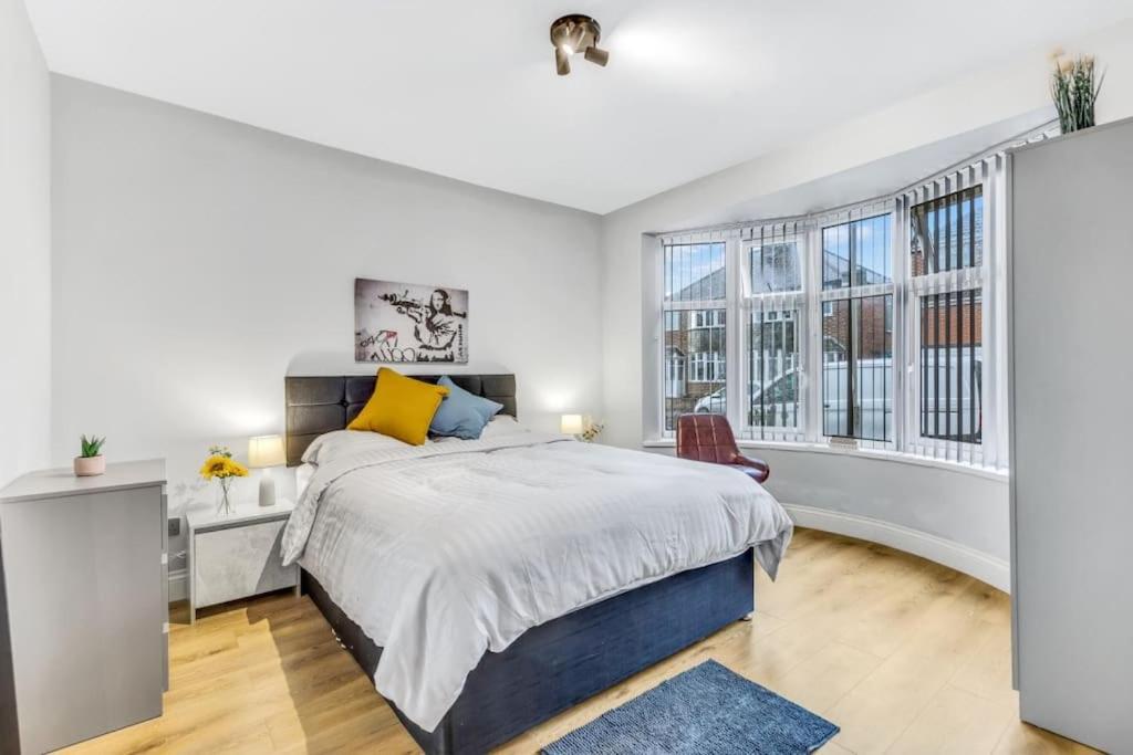Amazing 2 Bedroom , Ground Floor ,garden ,free Wi-fi , Free Parking ,sleeps Up To 6 Apartment Leicester
