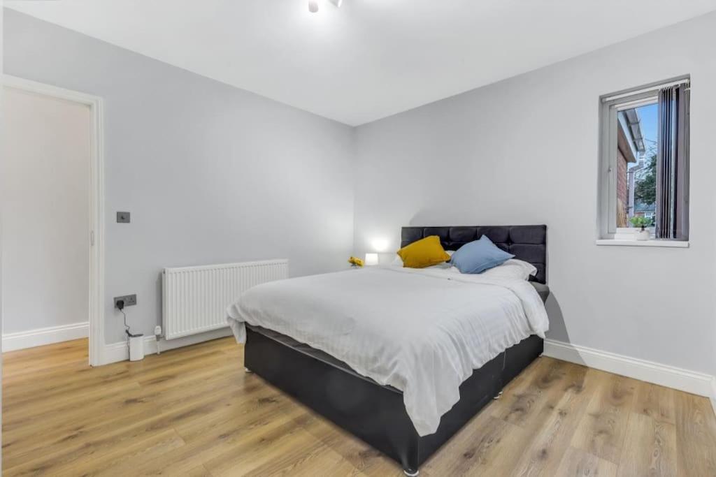 Amazing 2 Bedroom , Ground Floor ,garden ,free Wi-fi , Free Parking ,sleeps Up To 6 * Leicester