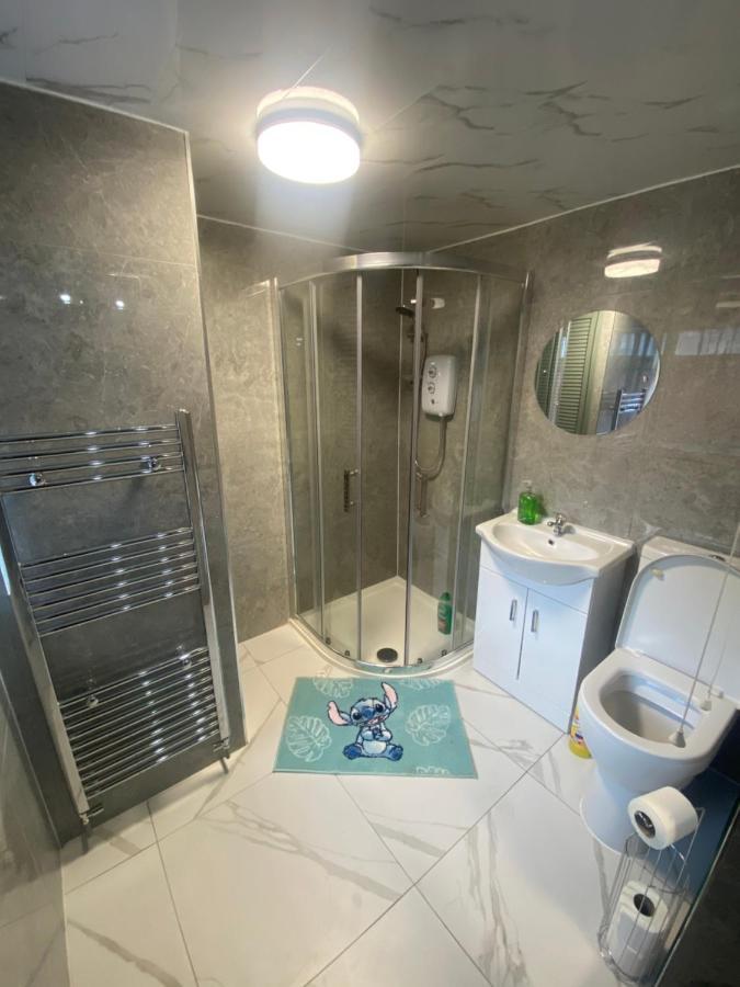 Guest house Luxury Fully Furnished Bedrooms
