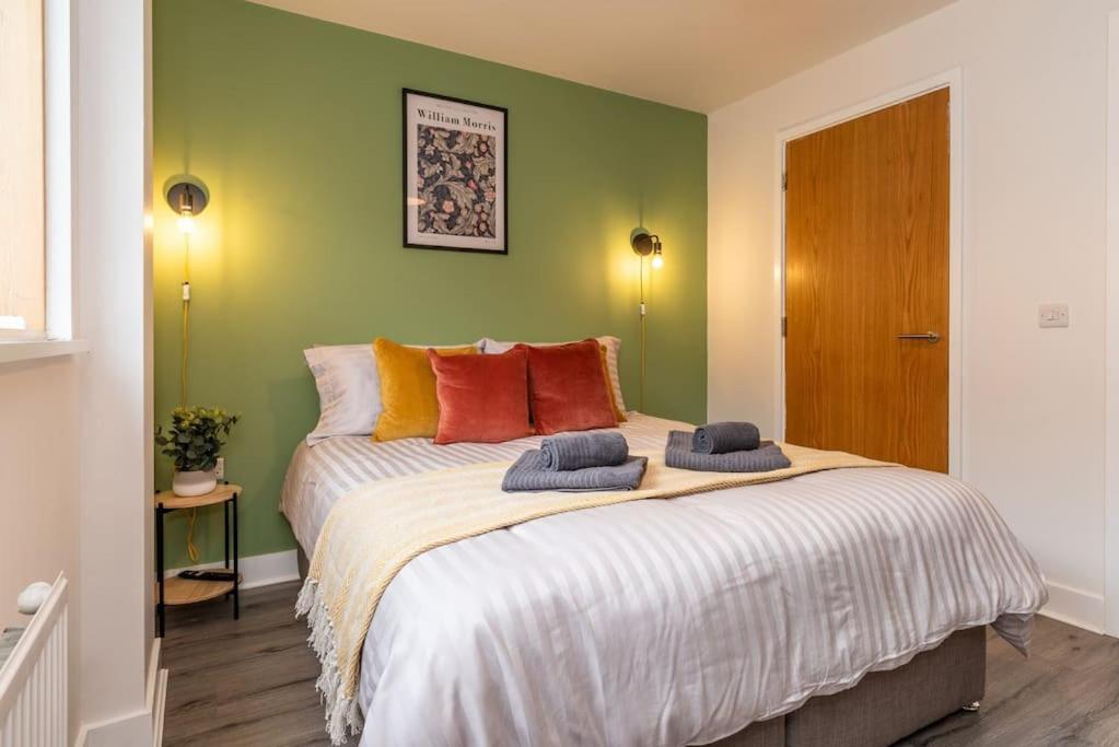 Stunning Brand New One Bed Apartment