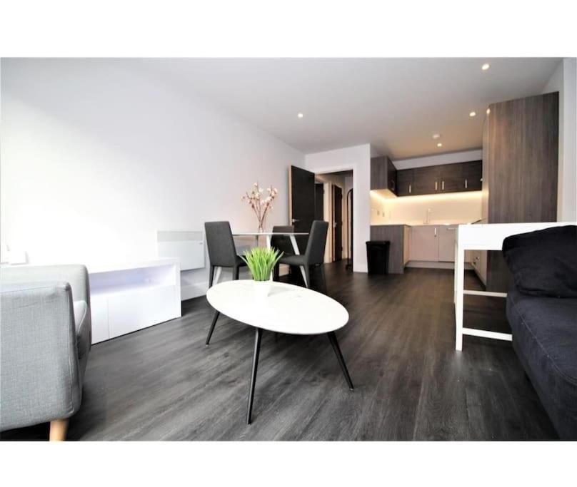 Rent Luxuri - Luxury 2 Bed * Leicester